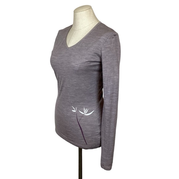 Icebreaker New Zealand Merino Wool Flower Print V-Neck Top - Picture 2 of 9